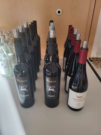 Weinprobe-Weinflaschen_27-Apr-2023